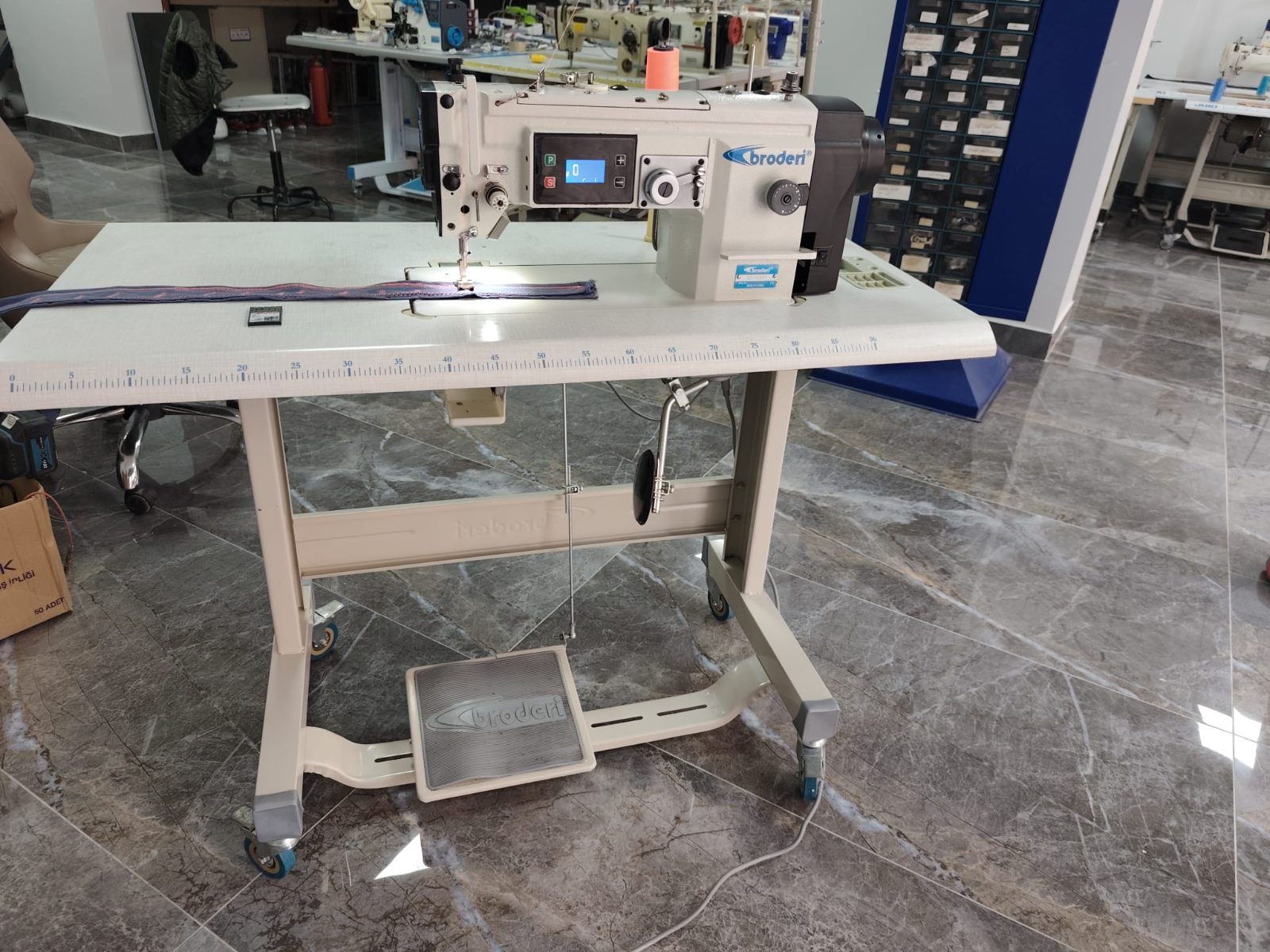 BRODEN KAFADAN MOTORLU ZİKZAK MAKİNESİ